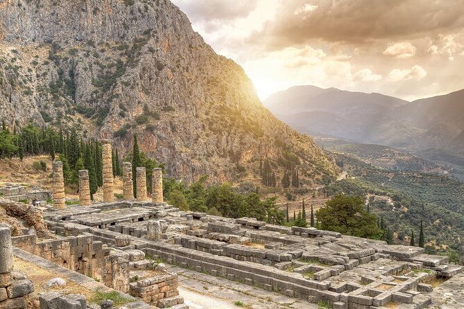 delphi-corycian-oracle-leonidas-300-battlefield-private-tour