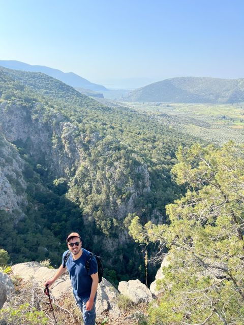 delphi-easy-hike-from-the-monastery-to-the-mycenaean-tomb