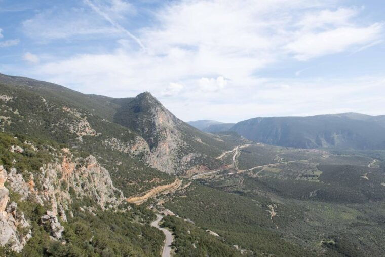 delphi-easy-hike-from-the-monastery-to-the-mycenaean-tomb