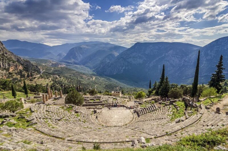 delphi-guided-walking-tour-and-admission-ticket