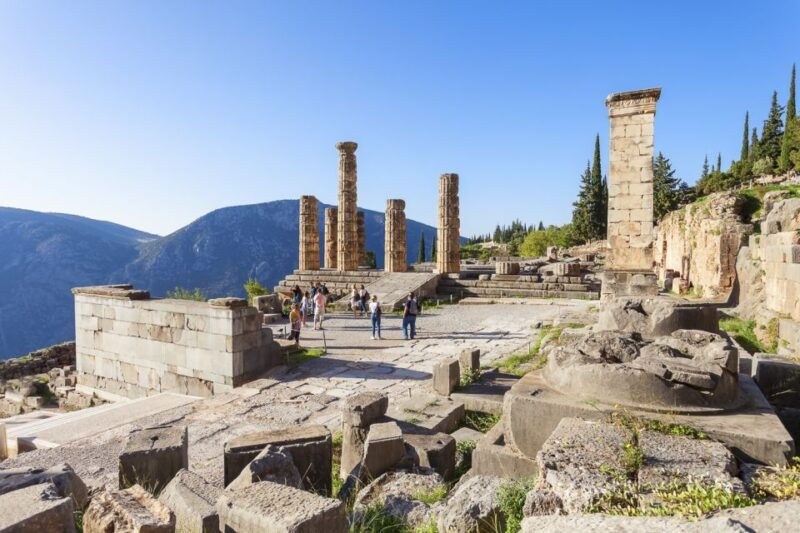 delphi-guided-walking-tour-and-admission-ticket