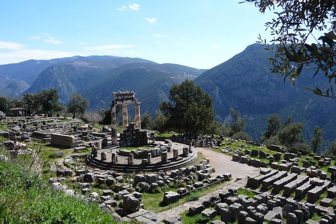 delphi-hosios-loukas-monastery-full-day-private-tour-from-athens