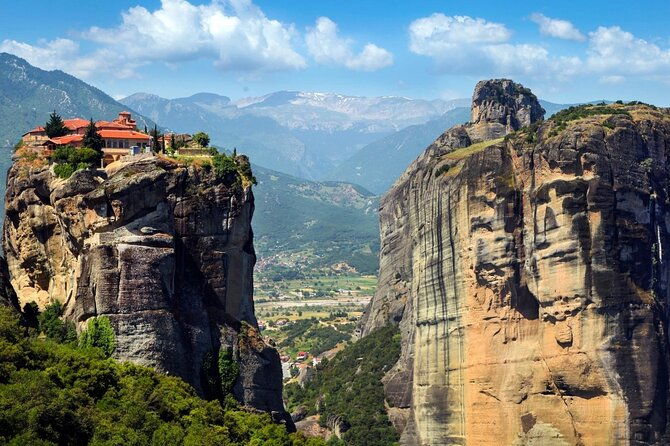 delphi-meteora-and-thermopylae-2-day-private-tour-from-athens