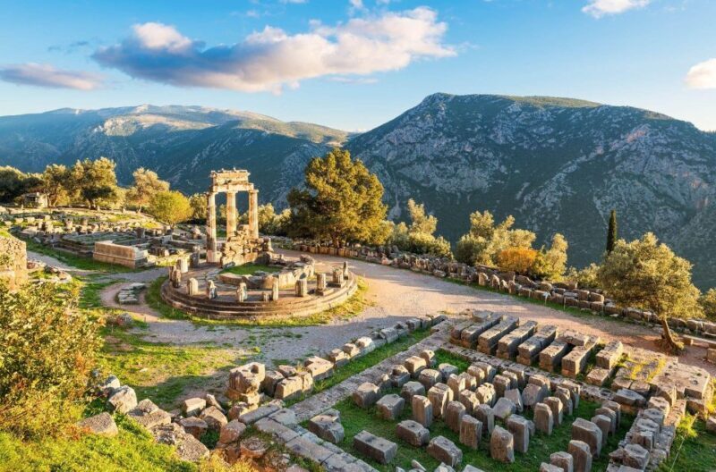 Delphi & Meteora Two (2) days Tour - Exploring the Journey: Delphi & Meteora in Depth
