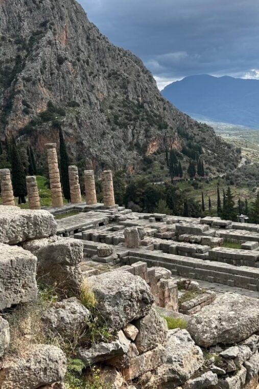 delphi-navel-of-earth-hosios-loukas-full-day-private-tour