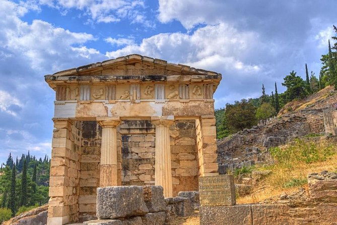delphi-thermopylae-private-day-tour-from-athens-pireaus