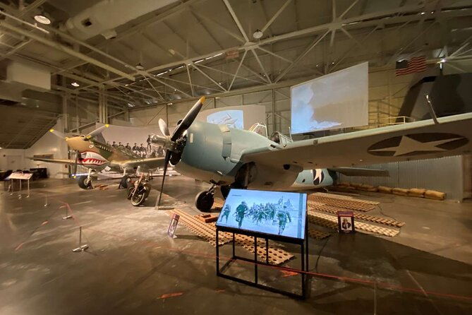 deluxe-arizona-memorial-and-pearl-harbor-aviation-museum-tour-2