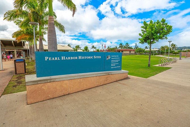 deluxe-arizona-memorial-and-pearl-harbor-aviation-museum-tour-2