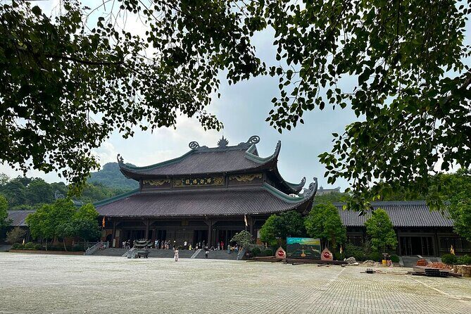 Deluxe Day Trip from Hanoi: Explore Bai Dinh Pagoda & Trang An - Trang An Grottoes: A Tranquil Boat Ride Through UNESCO Heritage