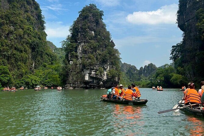 Deluxe Day Trip from Hanoi: Explore Bai Dinh Pagoda & Trang An - Who Will Love This Tour
