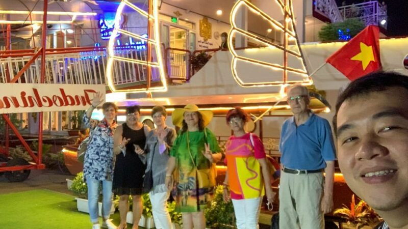deluxe-dining-cruise-by-deluxegrouptours