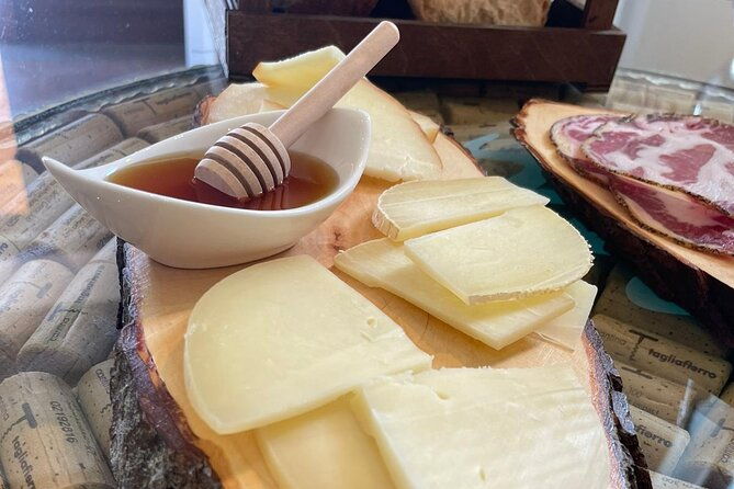 deluxe-experience-mozzarella-oil-and-wine-tasting-on-the-amalfi-coast