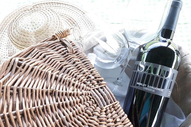 deluxe-picnic-assisi-for-2-and-wine-tasting-of-5-wines