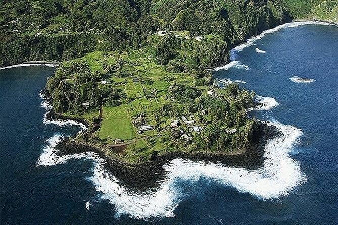deluxe-road-to-hana-rainforest-and-waterfall-experience-from-maui