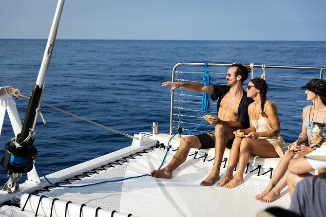 deluxe-sail-snorkel-to-the-captain-cook-monument