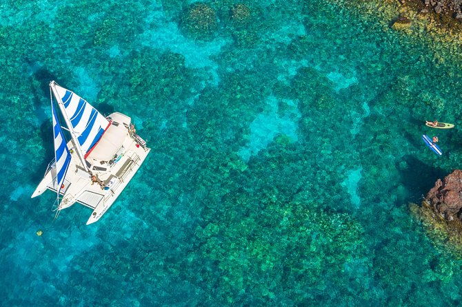 deluxe-sail-snorkel-to-the-captain-cook-monument