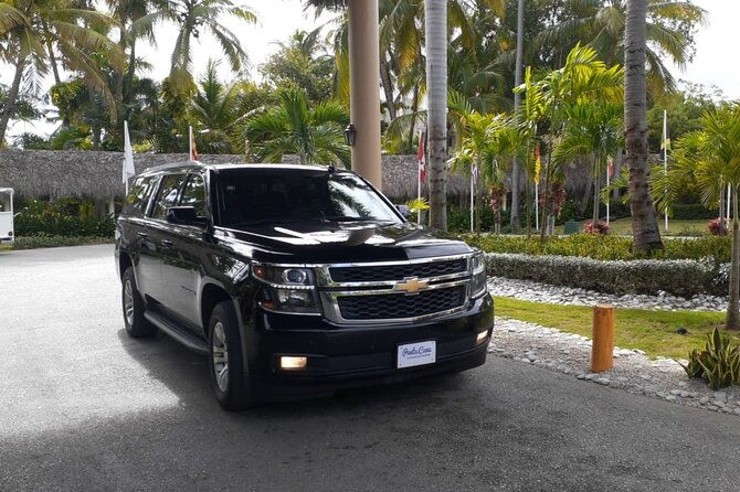 deluxe-suv-private-round-trip-airport-transfer-bavaro-hotels-1-5-passenger