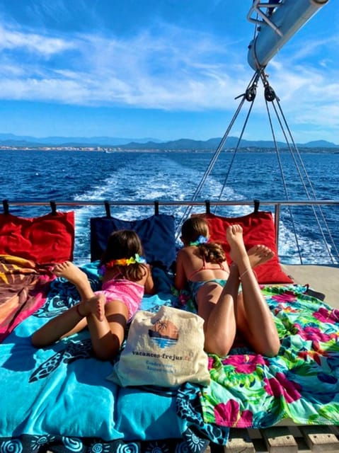 denia-boat-trip-on-the-cova-tallada-with-lunch
