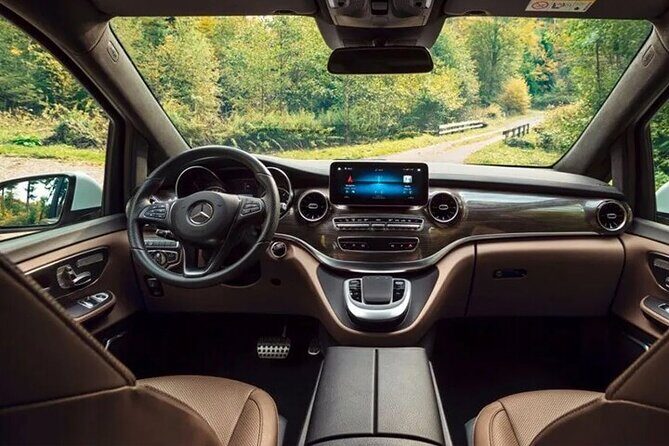 Departure from Amsterdam City to Amsterdam Airport AMS by Minivan - Why Choose This Airport Transfer?