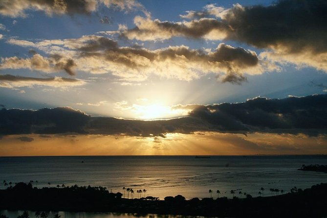 departure-from-beach-resorts-to-honolulu-airport-hnl-luxury-car