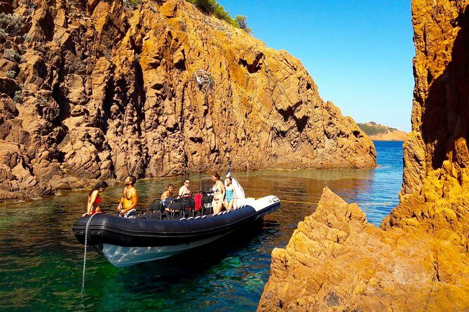 Departure from Fréjus: Estérel, Calanques and red rocks - Guides and Group Experience