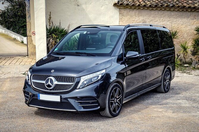 departure-transfer-barcelona-to-el-prat-airport-bcn-by-luxury-van