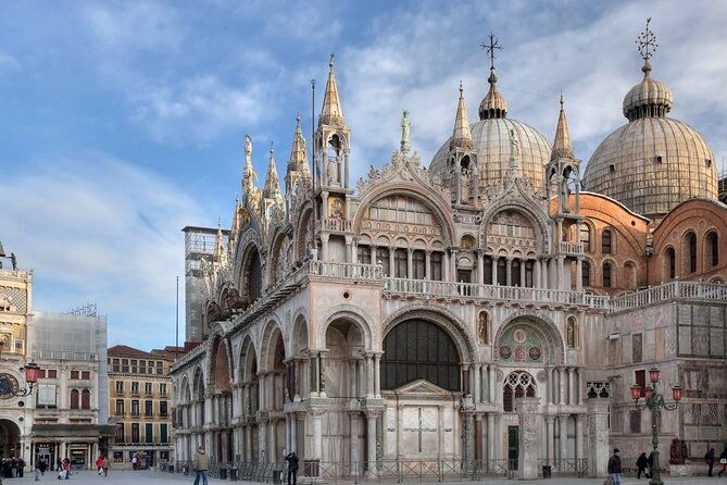 departure-transfer-venice-to-marco-polo-airport-vce-luxury-van