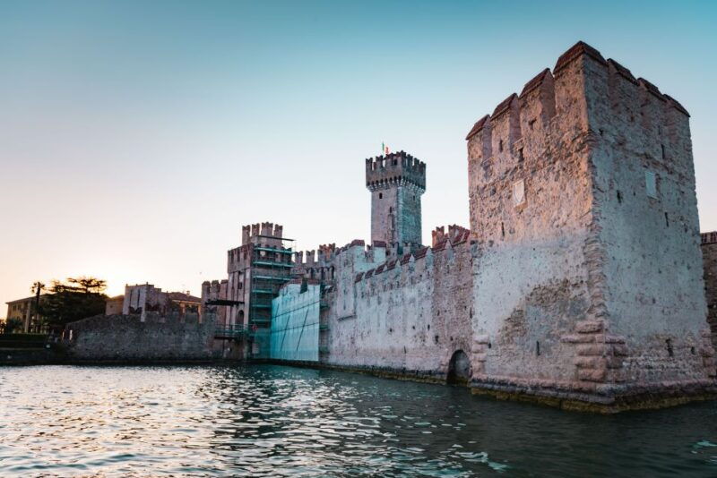 desenzano-del-garda-sunset-boat-trip-at-sunset-with-drink