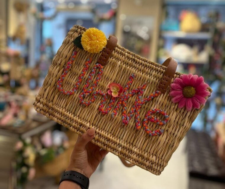 design-and-craft-a-raffia-bag-in-valencia