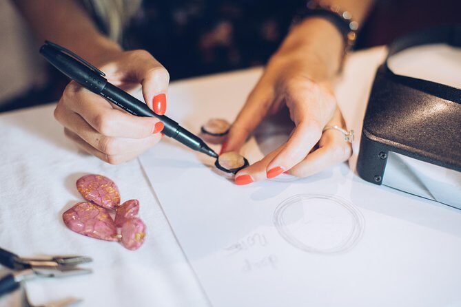 Design Your Personalized Luxury Jewelry in Le Marais, in the heart of Paris! - Key Points