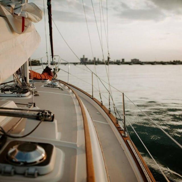 detroit-sailing-tour-on-the-detroit-river