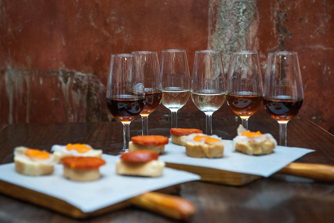 devour-seville-tapas-wine-small-group-tour-with-flamenco-show