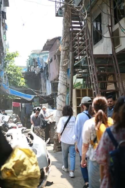 Dhobi Ghat Laundry and Dharavi Slum Tour with Local Train - Exploring Mumbai’s Hidden Gems: Dhobi Ghat and Dharavi