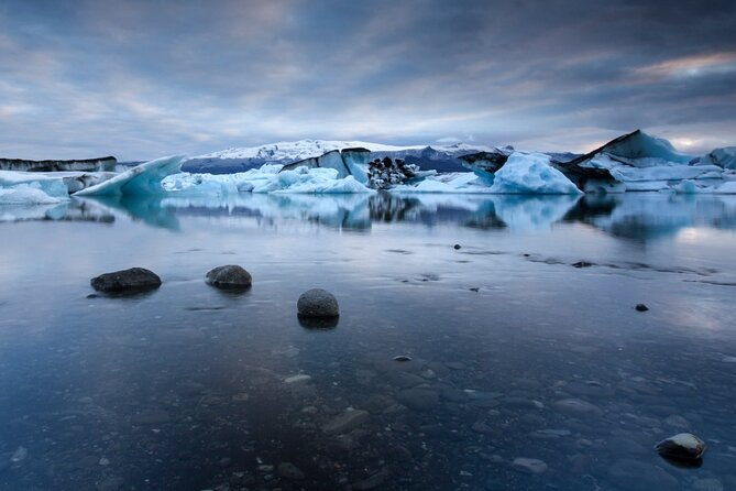 diamond-beach-jokulsarlon-floating-glacier-guided-day-tour