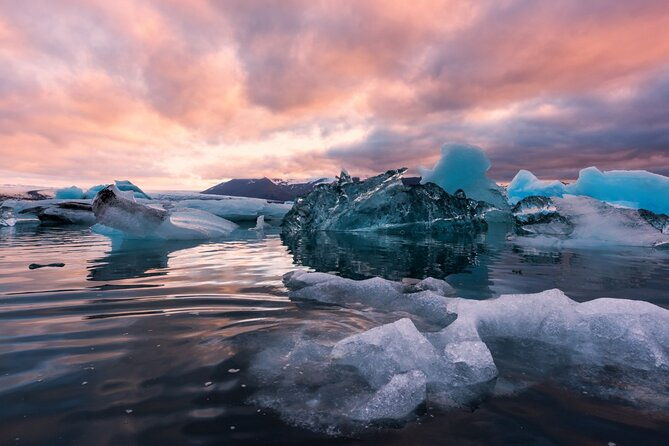 diamond-beach-jokulsarlon-floating-glacier-guided-day-tour