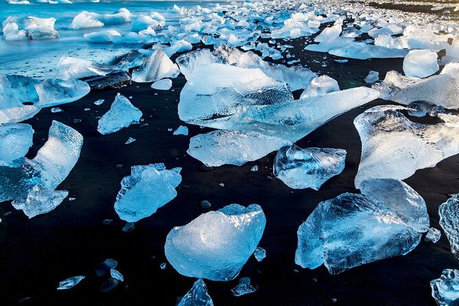 diamond-beach-jokulsarlon-floating-glacier-guided-day-tour