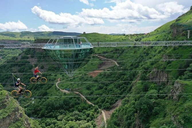 diamond-bridge-and-dashbashi-canyon-day-tour