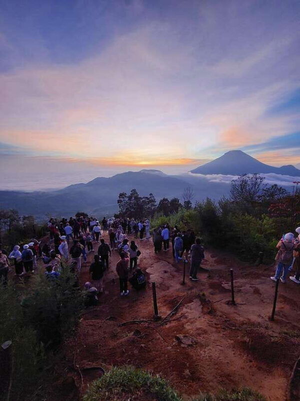 dieng-plateau-sikunir-golden-sunrise-trip-with-guide