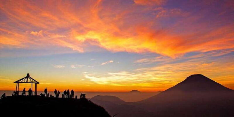 dieng-sikunir-golden-sunrise-and-dieng-plateau-tour
