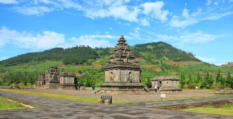 dieng-sikunir-golden-sunrise-and-dieng-plateau-tour