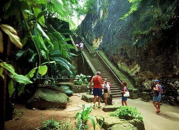 dilly-dally-walking-tour-of-nassau-attractions