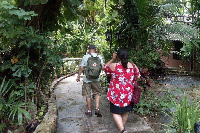 dilly-dally-walking-tour-of-nassau-attractions