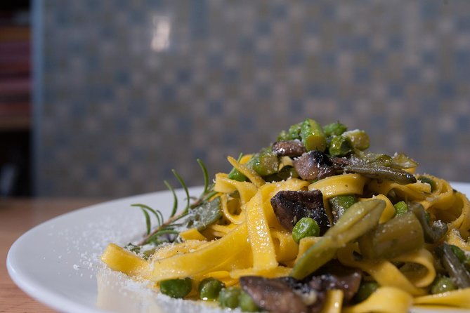 dine-enjoy-a-cooking-demo-at-locals-home-in-pisa