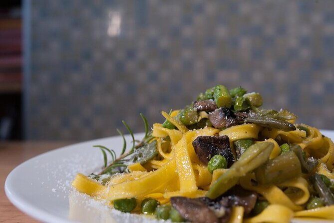 dine-enjoy-a-cooking-demo-at-locals-home-in-pisa