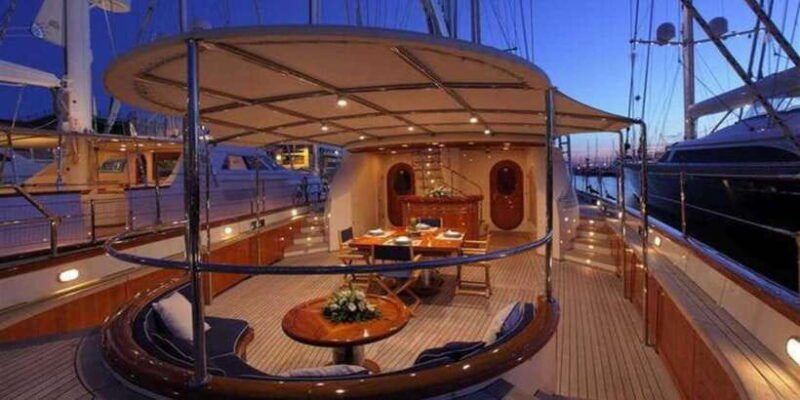 dining-boat-in-negombo