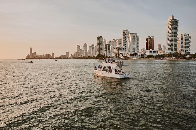 dinner-cruise-along-cartagenas-bay