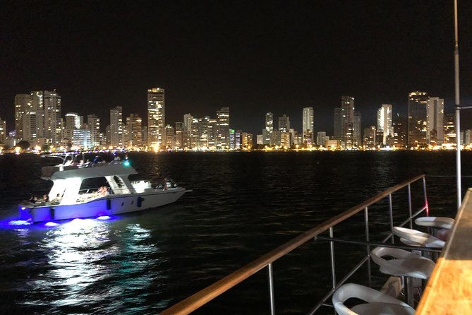 dinner-cruise-along-cartagenas-bay