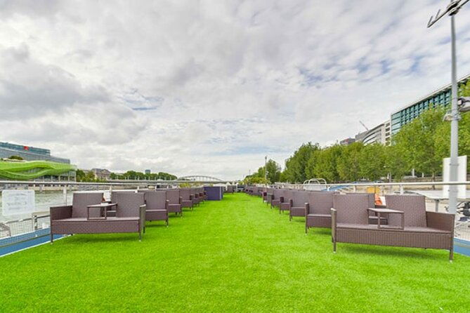 dinner-cruise-on-the-seine-in-paris-with-live-singer