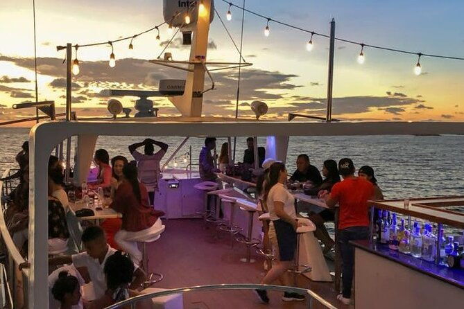 dinner-in-the-bay-of-cartagena-on-a-luxury-yacht-sibarita-master