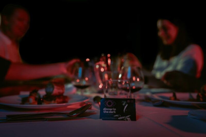 dinner-in-the-dark